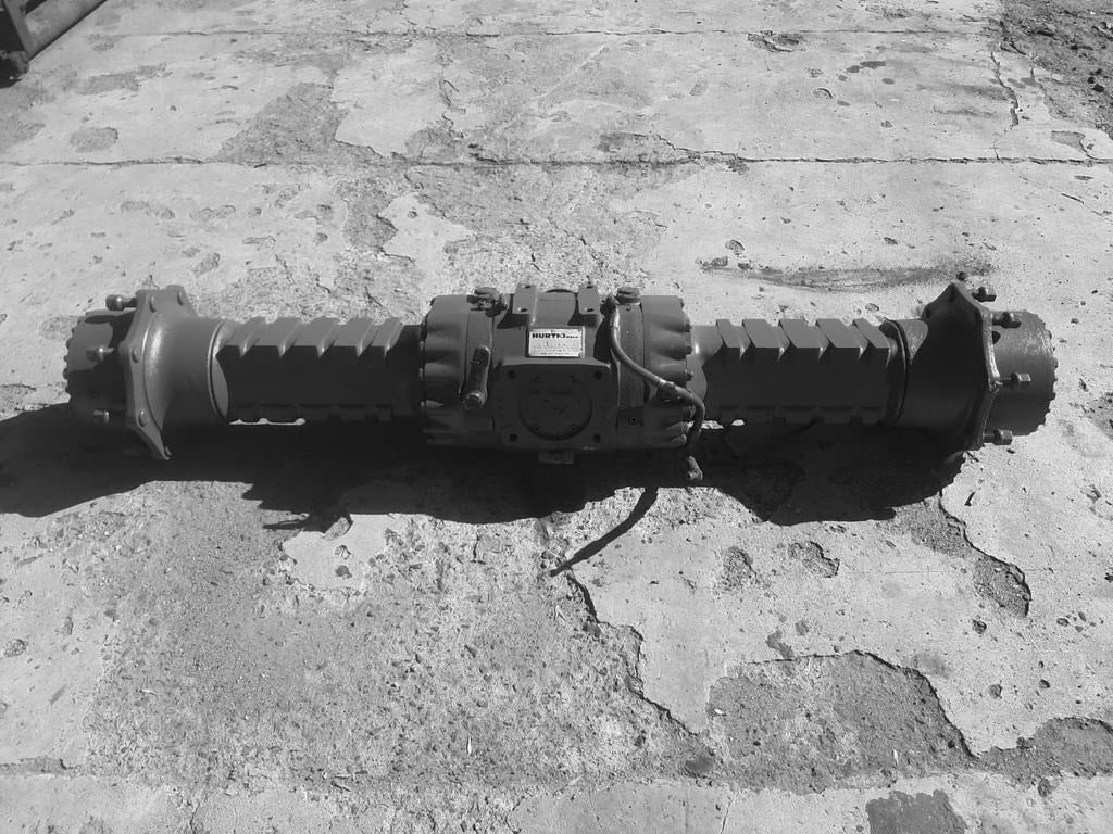 dana drop box black and white 
